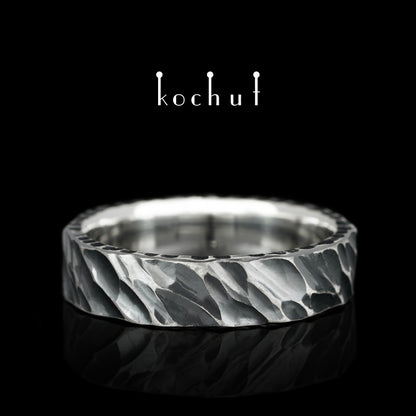 Brutal Left — geschmiedeter Ring aus oxidiertem Silber