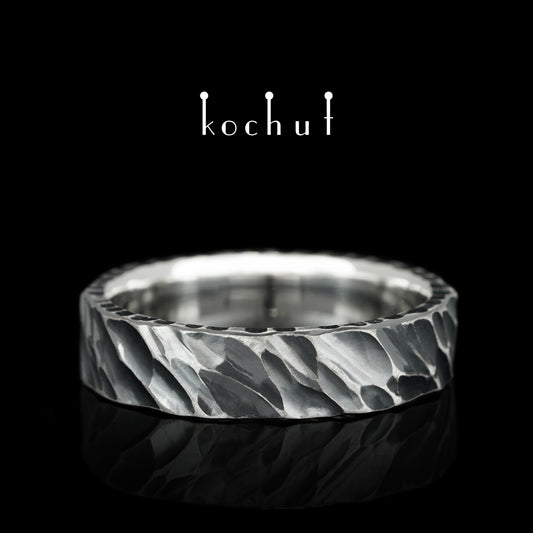 Brutal Left — geschmiedeter Ring aus oxidiertem Silber