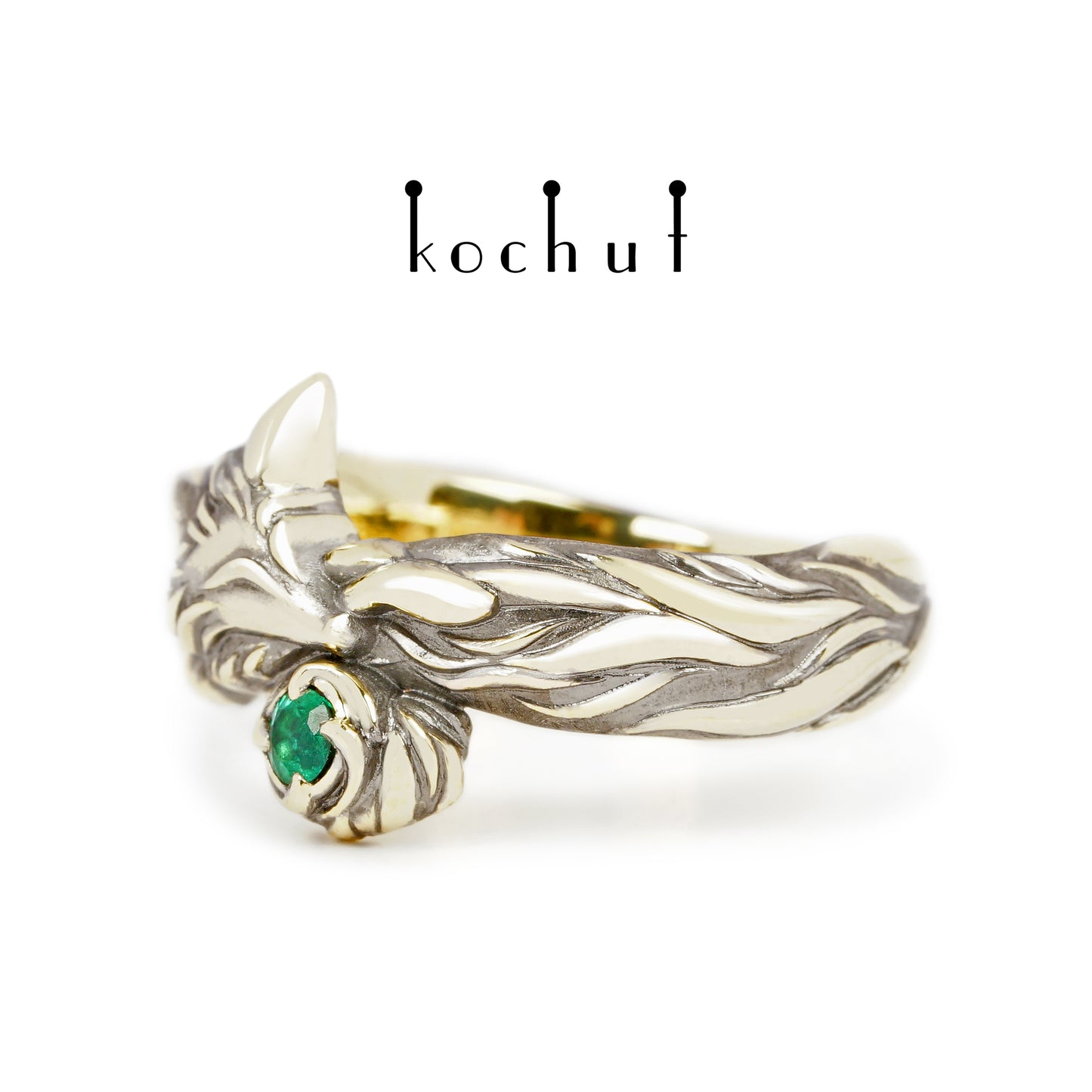 Kleiner Fuchs — Ring aus Gelbgold mit Smaragd, überzogen mit schwarzem Rhodium