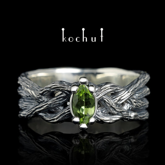 All-Seeing Eye — Ring aus oxidiertem Silber mit Chrysolith