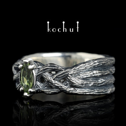 All-Seeing Eye — Ring aus oxidiertem Silber mit Chrysolith