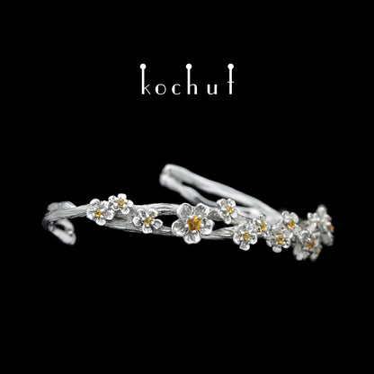 Blumenkrone — ein silbernes Armband mit Weißrhodium-Beschichtung und Saphiren