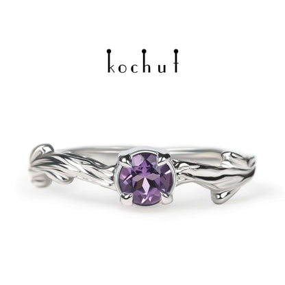 März Zweig — ein Ring aus Weißgold, plattiert mit schwarzem Rhodium und Amethyst