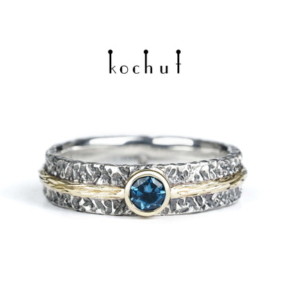 Citadel — Ehering aus oxidiertem Silber und Gelbgold mit London Blue Topas