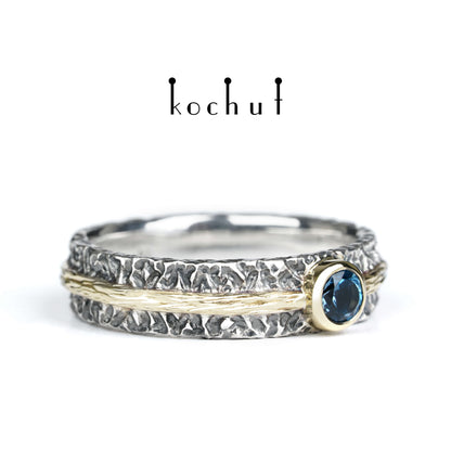 Citadel — Ehering aus oxidiertem Silber und Gelbgold mit London Blue Topas