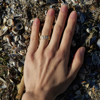 Leib und Seele mit dem Baum des Lebens — Weißgold-Ehering, weißgoldbeschichtet, und Diamant