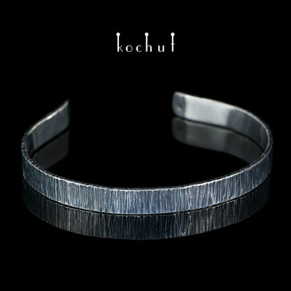 Bark — geschmiedetes Armband aus oxidiertem Silber