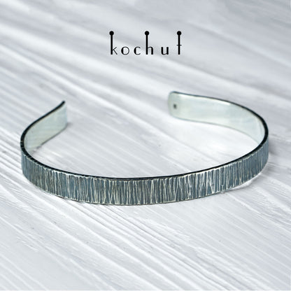 Bark — geschmiedetes Armband aus oxidiertem Silber