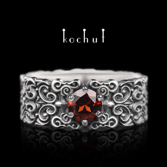 Notre-Dame — Ring aus oxidiertem Silber mit Granat