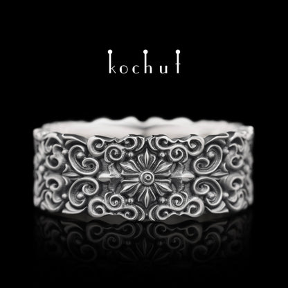 Notre-Dame — Ring aus oxidiertem Silber mit Granat