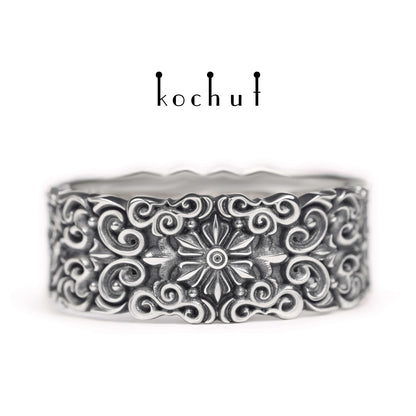 Notre-Dame — Ring aus oxidiertem Silber mit Granat