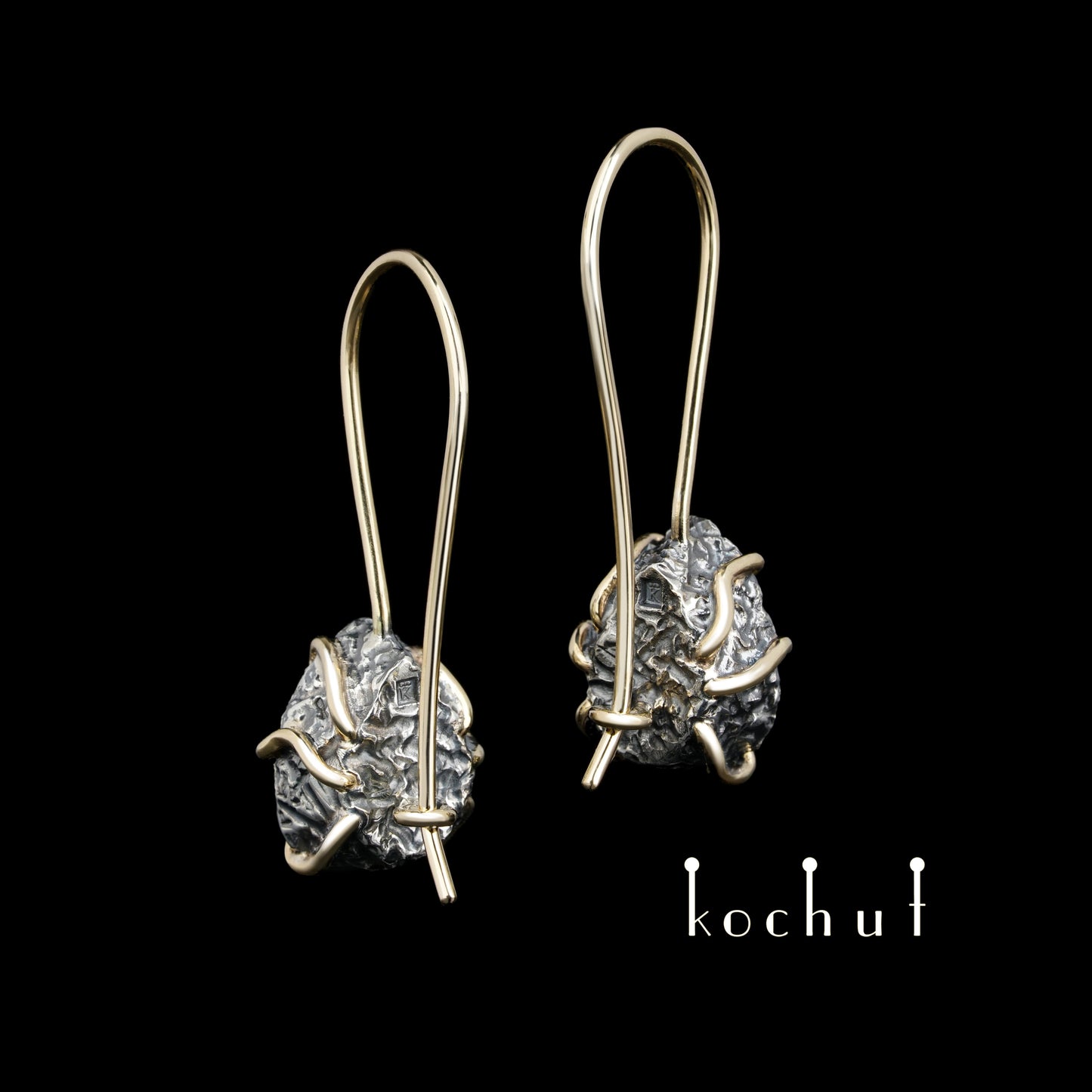 Aurora — Ohrringe aus oxidiertem Silber und Gelbgold mit Amethysten