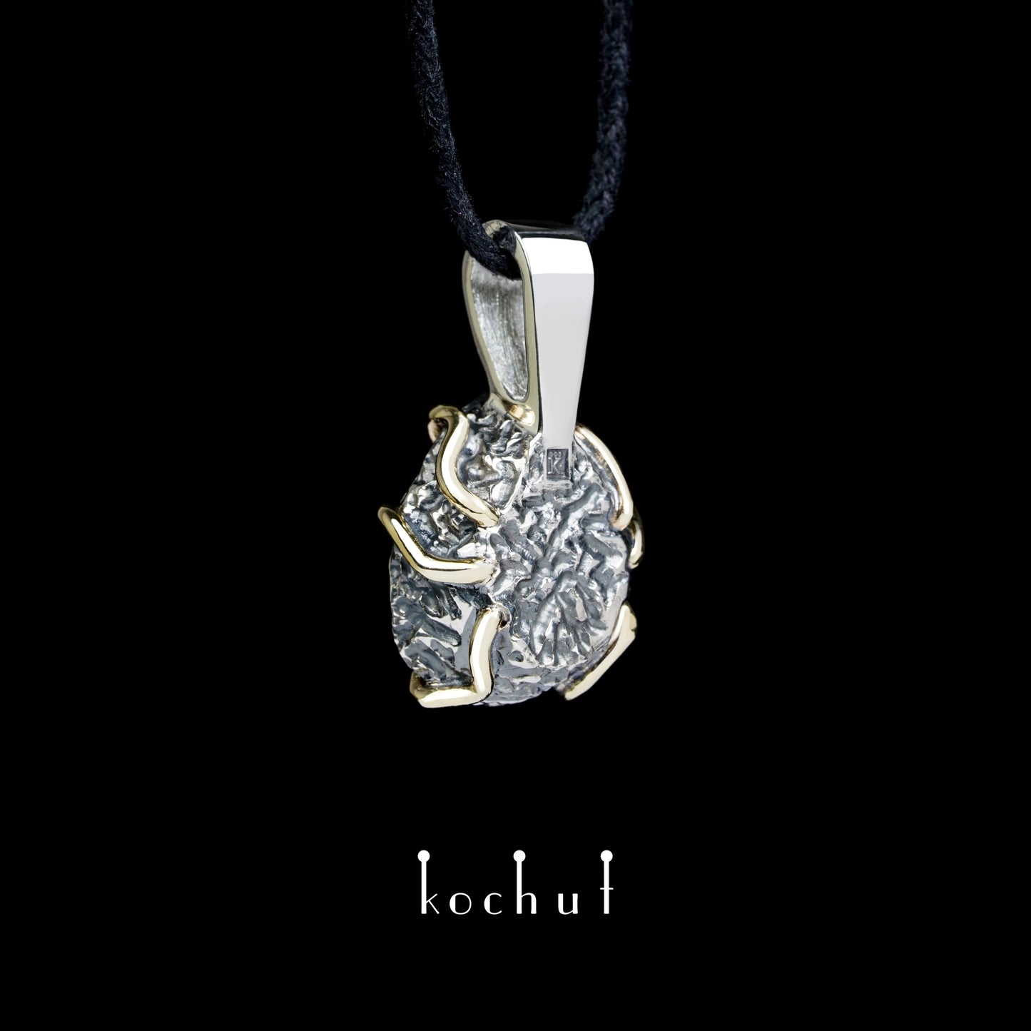 Aurora — Anhänger aus oxidiertem Silber und Gelbgold mit Amethyst