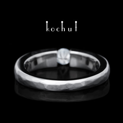 Illusion — Verlobungsring aus Weißgold mit Diamant, beschichtet mit weißem Rhodium
