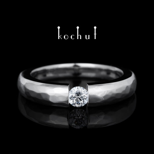 Illusion — Verlobungsring aus Weißgold mit Diamant, beschichtet mit weißem Rhodium
