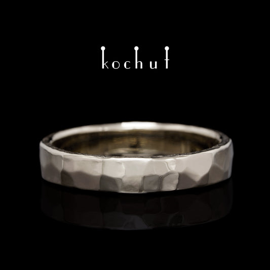 Licht: schmal — flach geformter Ehering aus Palladium-Gold