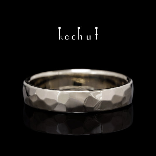 Licht: schmal — flach geformter Ehering aus Palladium-Gold