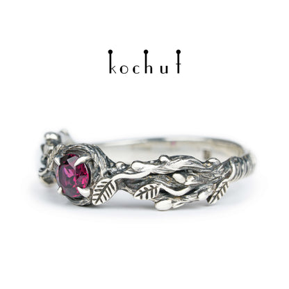Sprossen — Ring aus oxidiertem Silber mit Rhodolith-Granat