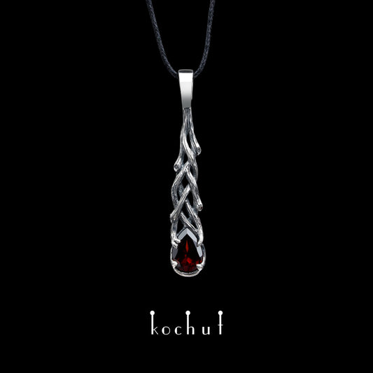 Galadriel — Anhänger aus oxidiertem Silber mit Granat