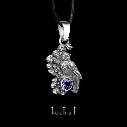 Vogel auf einem Lavendelzweig — Anhänger aus oxidiertem Silber mit Amethyst