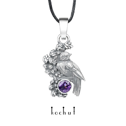 Vogel auf einem Lavendelzweig — Anhänger aus oxidiertem Silber mit Amethyst