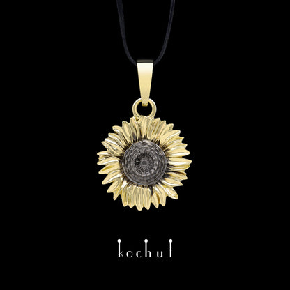 Sonnenblume — Anhänger aus Gelbgold, überzogen mit schwarzem Rhodium