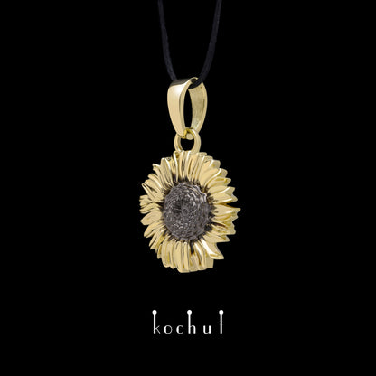 Sonnenblume — Anhänger aus Gelbgold, überzogen mit schwarzem Rhodium