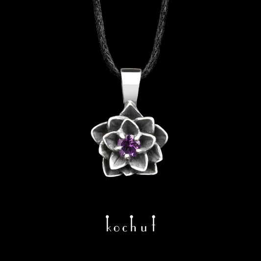 Herz-Lotos — Anhänger aus oxidiertem Silber mit Amethyst