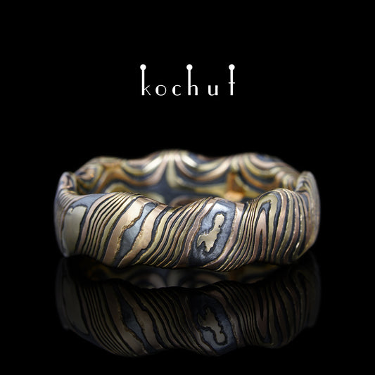 Waves — Mokume-Ring aus Rotgold, Gelbgold sowie graviertem und oxidiertem Silber