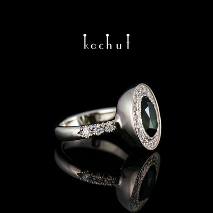 Dynastie — Ring aus Weißgold mit Diamanten und Turmalin