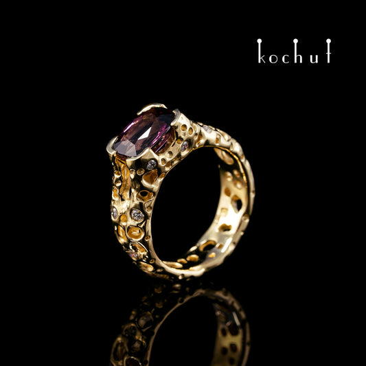 Oriental Tale — Ring aus gelbem 18-karätigem Gold mit Spinell und Diamanten
