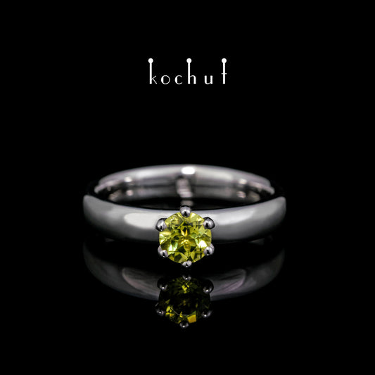 Persephone — Silber-Verlobungsring mit Chrysolith, beschichtet mit weißem Rhodium