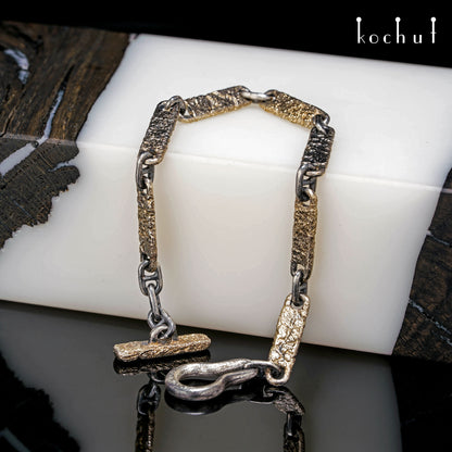 Leib und Seele — Armband aus oxidiertem Silber und gelbem Gold gefertigt