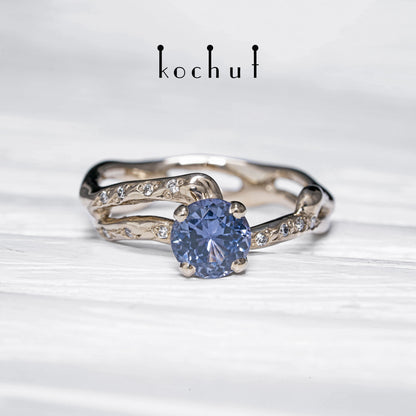 Mermaid — Verlobungsring aus Palladium-Gold mit Spinell und Diamanten