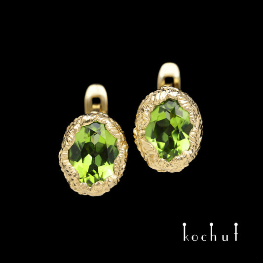 Quelle des Lebens — Ohrringe aus Gelbgold mit Chrysolithen