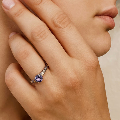 Kaiserin Kojun — Mokume-Ring aus Weiß- und Rotgold sowie graviertem und oxidiertem Silber mit Diamant