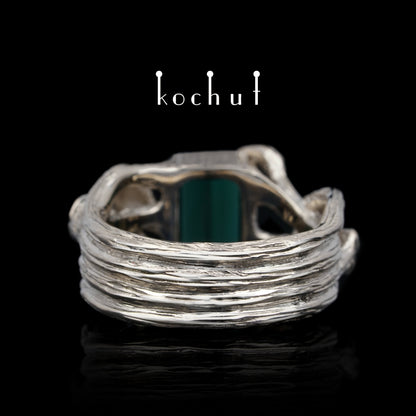 Elixir — ein Ring aus Palladium-Gold und Turmalin