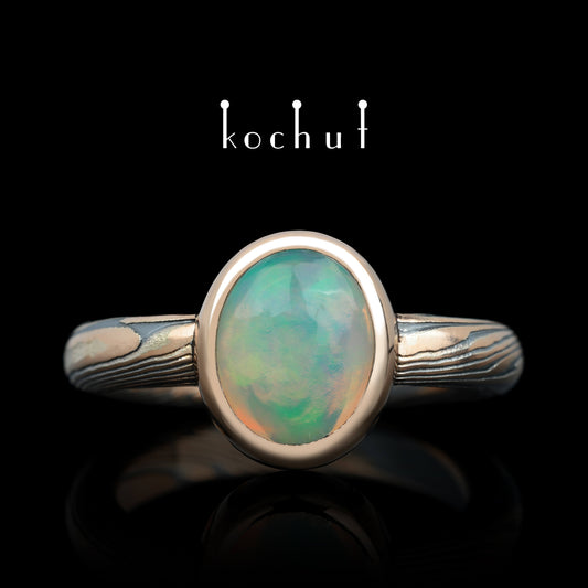Haiku — Mokume-Ring aus Rotgold, graviertem und oxidiertem Silber mit Opal