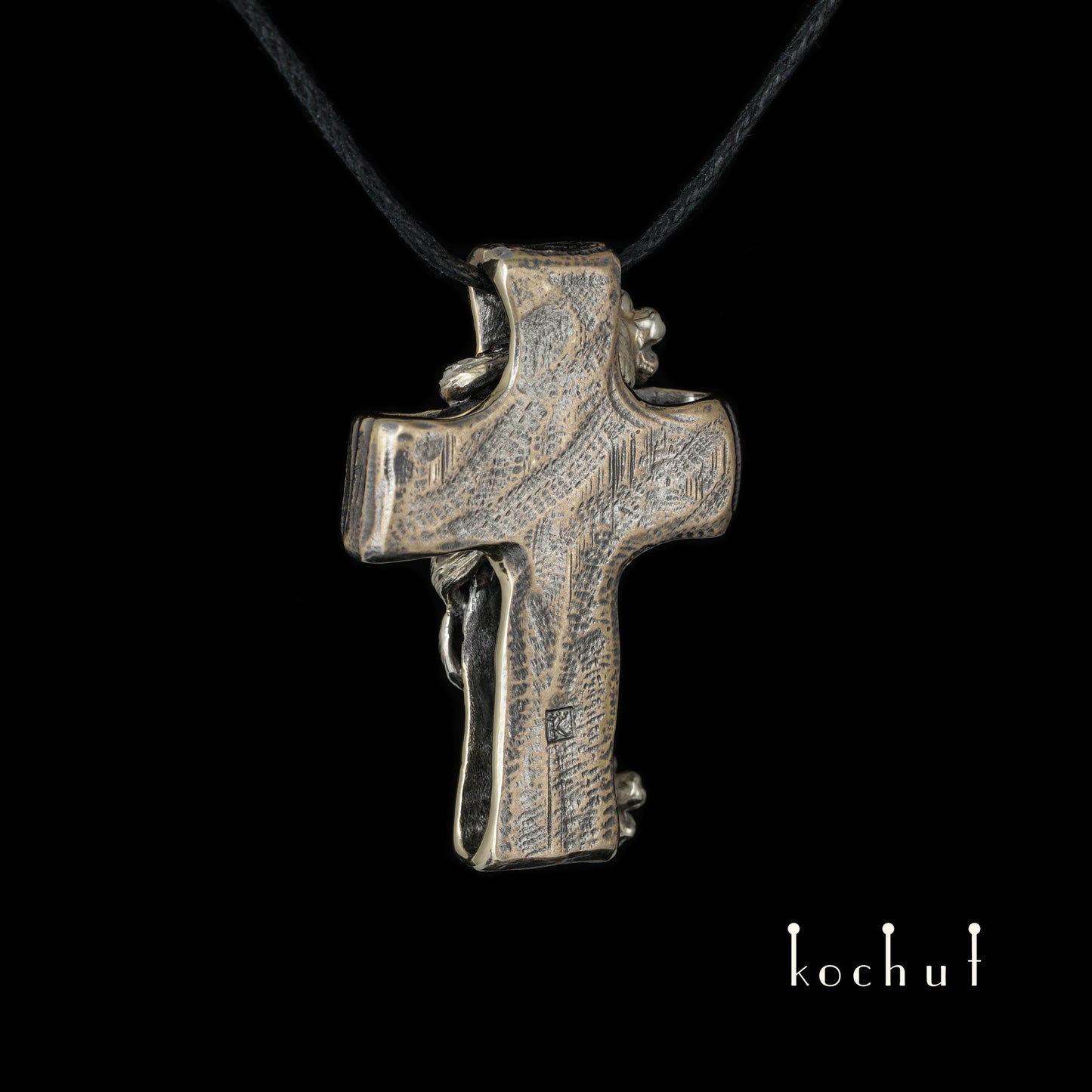 Renaissance — Kreuz aus Weißgold und Gelbgold mit Diamant, beschichtet mit schwarzem Rhodium