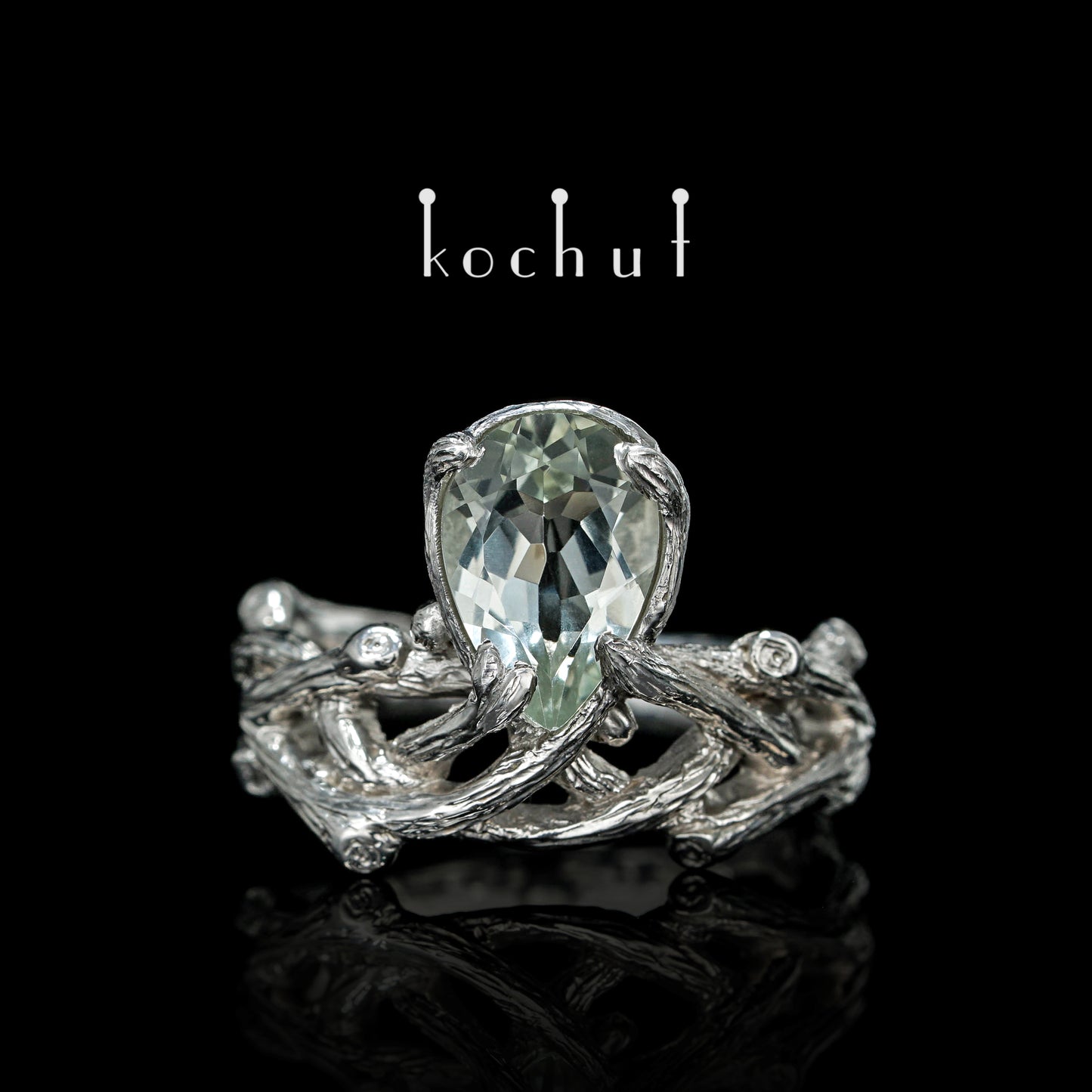 Galadriel — silberner Ring mit grünem Amethyst, überzogen mit weißem Rhodium