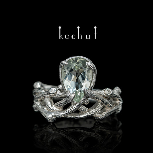Galadriel — silberner Ring mit grünem Amethyst, überzogen mit weißem Rhodium