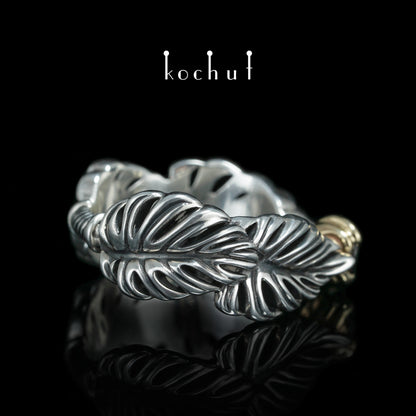 Umarmung der Liane — Ring aus oxidiertem Silber und Gelbgold mit Saphir