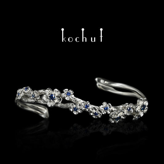 Florale Tiara — Silberarmband mit Saphiren, plattiert mit weißem Rhodium