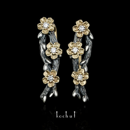 Weidenzweige mit Blumen — Ohrringe aus oxidiertem Silber und Gelbgold mit Diamanten