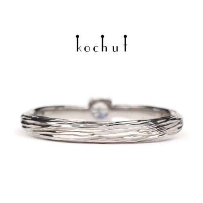 Zierliches Zweig — Palladium-Gold-Verlobungsring mit einem Diamanten