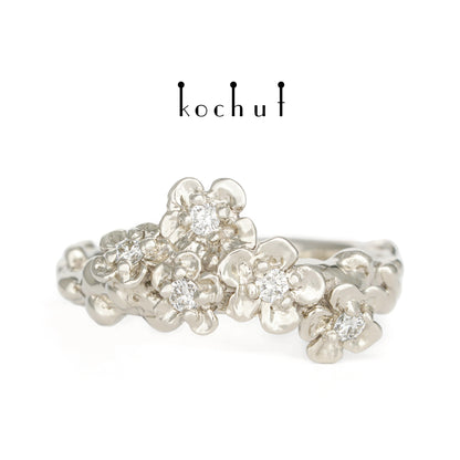 Florale Tiara — Ring aus Weißgold mit Diamanten