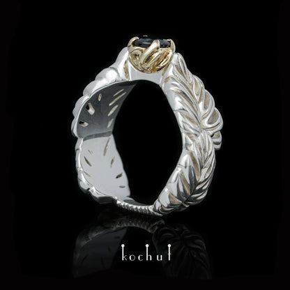 Umarmung der Liane — Ring aus Gelbgold und Silber mit Saphir