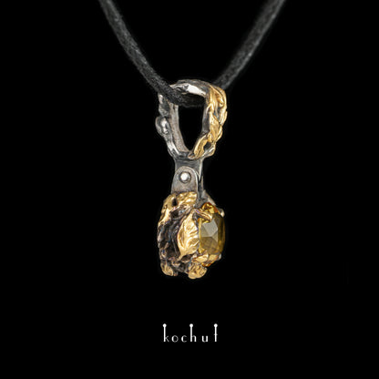 Sonniger Wald — Anhänger aus oxidiertem Silber mit Citrin und vergoldet
