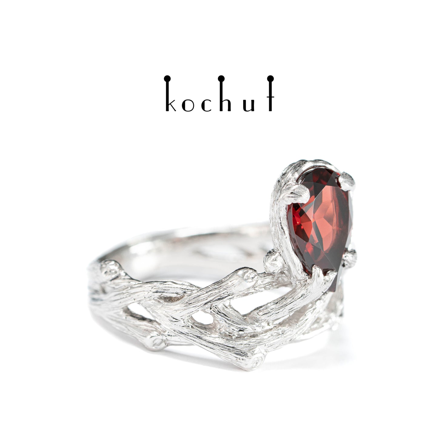 Galadriel — silberner Ring mit Granat, beschichtet mit weißem Rhodium