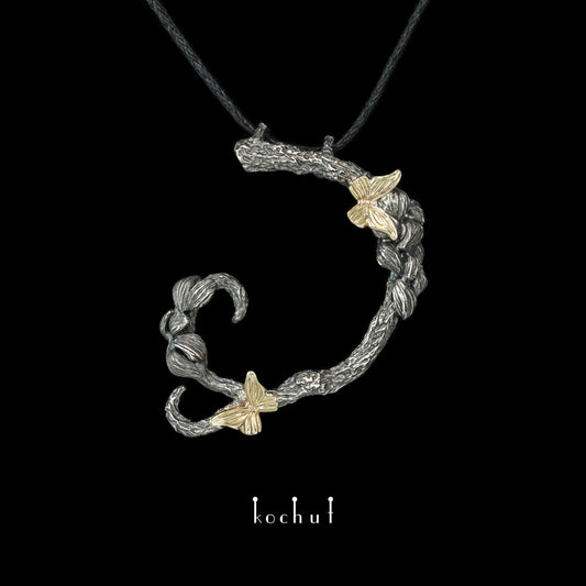 Schmetterling des Lichts — Anhänger aus oxidiertem Silber und Gelbgold